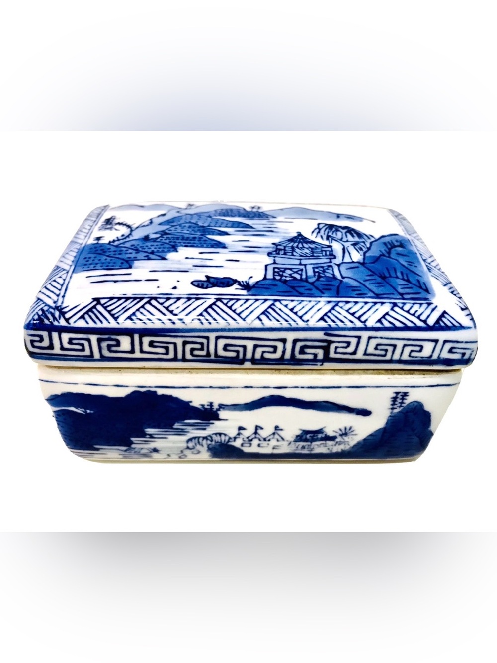 Vintage Chinese Blue And White Hand Painted Porcelain Rectangular Box Quilong